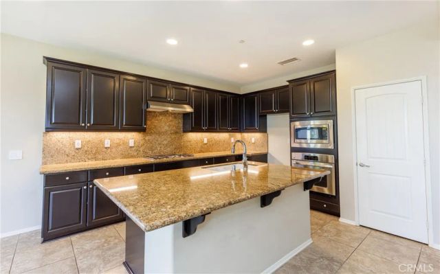 19122 Graham, Saugus, CA 91350