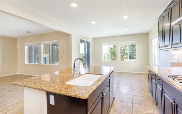 19122 Graham, Saugus, CA 91350