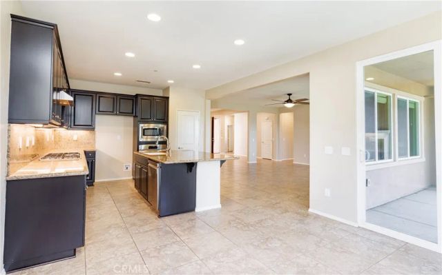 19122 Graham, Saugus, CA 91350