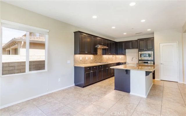 19122 Graham, Saugus, CA 91350