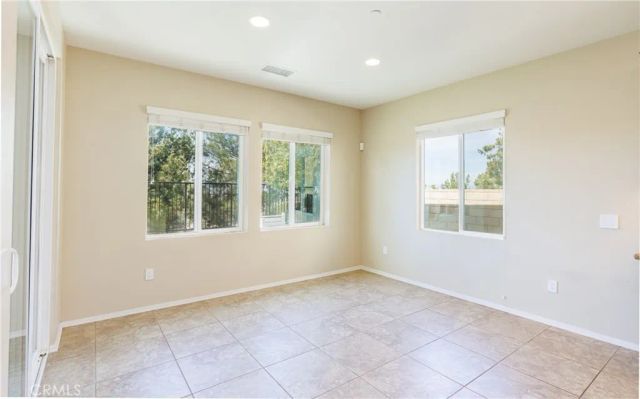 19122 Graham, Saugus, CA 91350