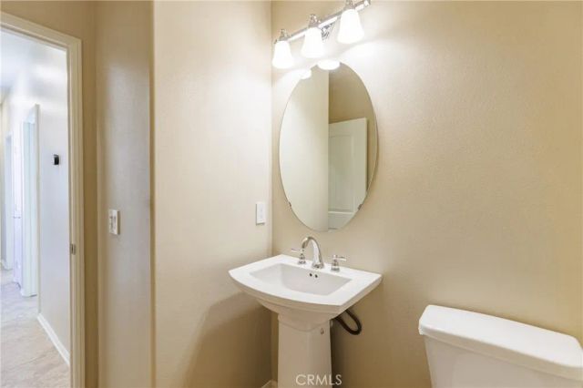 19122 Graham, Saugus, CA 91350