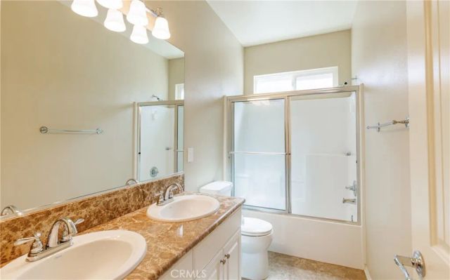 19122 Graham, Saugus, CA 91350