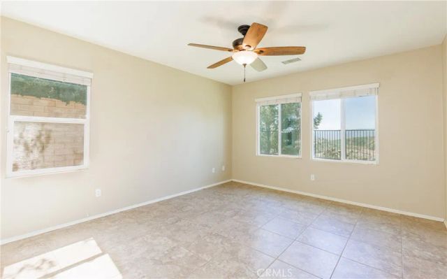 19122 Graham, Saugus, CA 91350