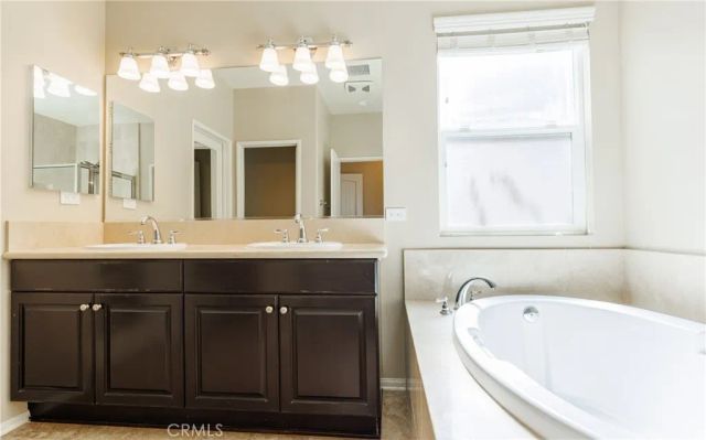 19122 Graham, Saugus, CA 91350