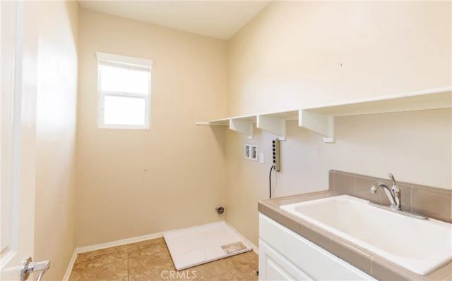 19122 Graham, Saugus, CA 91350