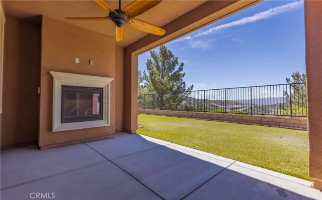 19122 Graham, Saugus, CA 91350