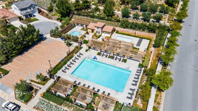 19122 Graham, Saugus, CA 91350