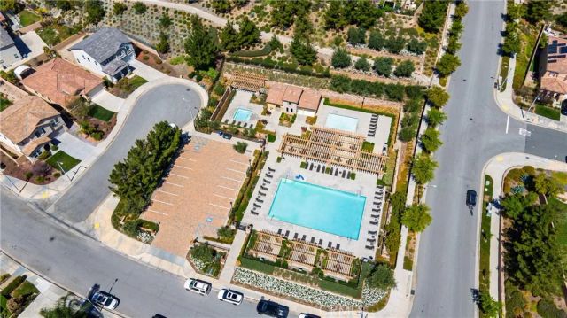 19122 Graham, Saugus, CA 91350