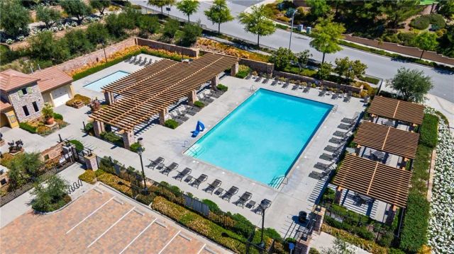 19122 Graham, Saugus, CA 91350