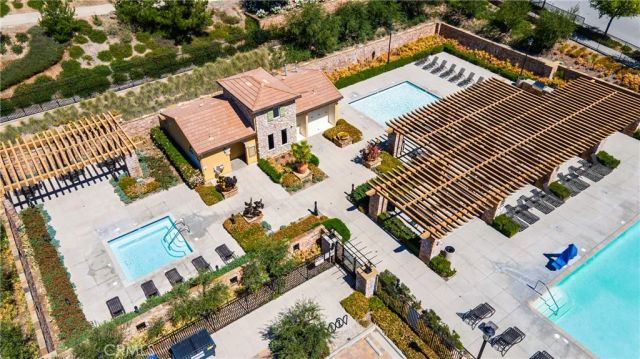 19122 Graham, Saugus, CA 91350