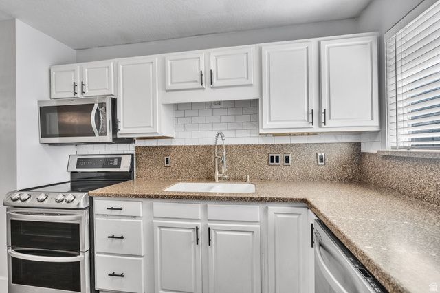 3070 W 8525 S, West Jordan, UT 84088