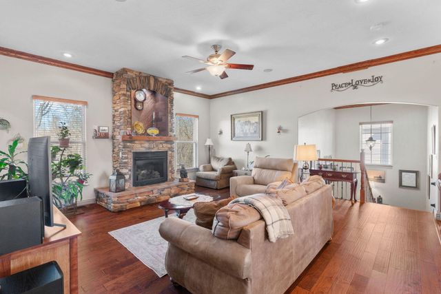 817 N Grapevine Road, Springfield, MO 65802