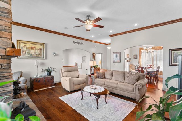 817 N Grapevine Road, Springfield, MO 65802