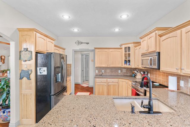 817 N Grapevine Road, Springfield, MO 65802