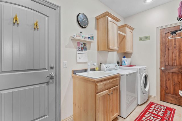 817 N Grapevine Road, Springfield, MO 65802