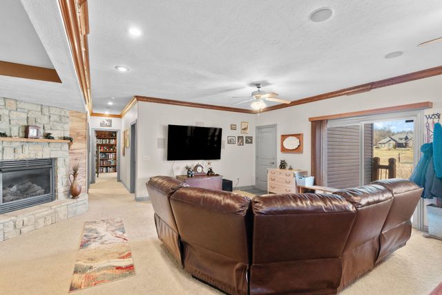 817 N Grapevine Road, Springfield, MO 65802