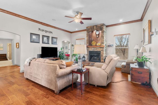 817 N Grapevine Road, Springfield, MO 65802