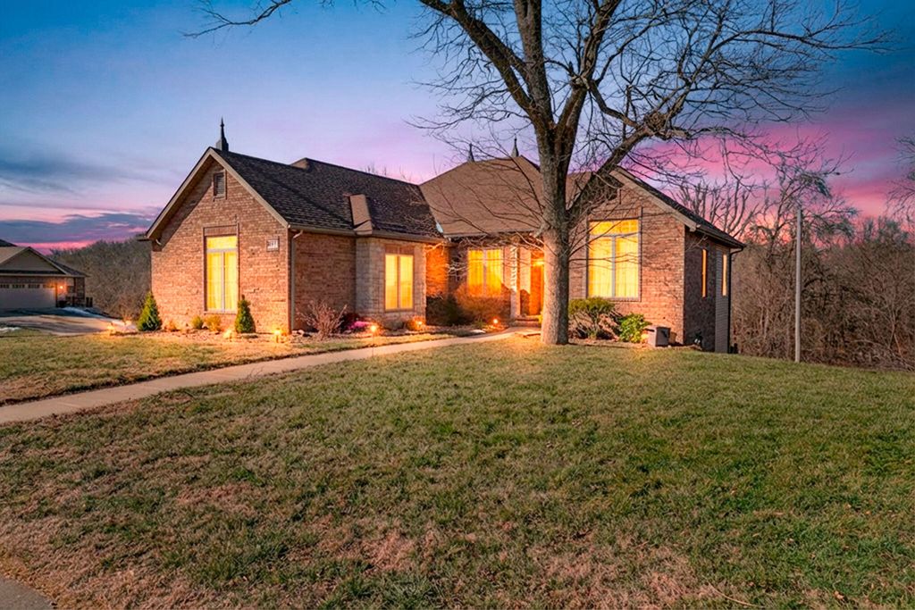 817 N Grapevine Road, Springfield, MO 65802