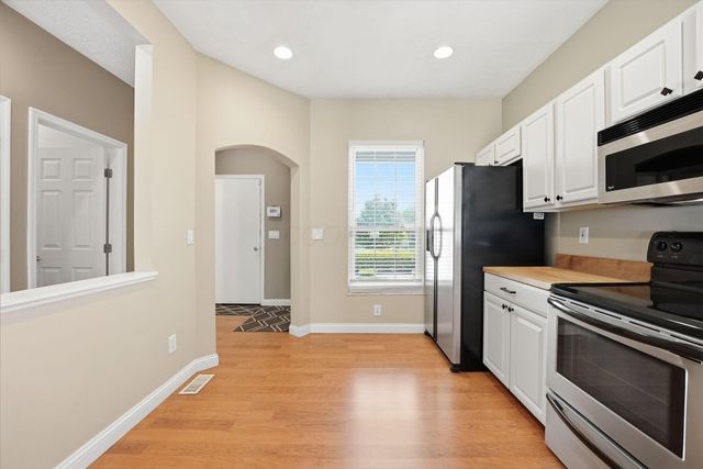 2575 Rustling Oak Boulevard, Hilliard, OH 43026