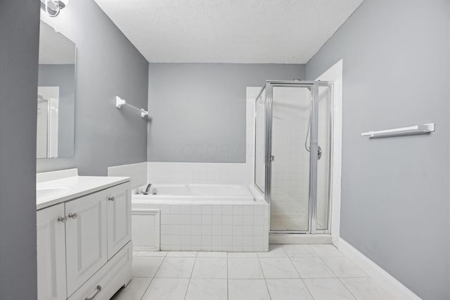 2575 Rustling Oak Boulevard, Hilliard, OH 43026