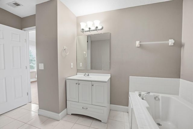 2575 Rustling Oak Boulevard, Hilliard, OH 43026