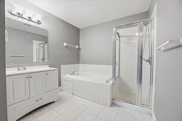 2575 Rustling Oak Boulevard, Hilliard, OH 43026