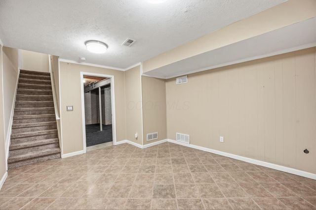 2575 Rustling Oak Boulevard, Hilliard, OH 43026