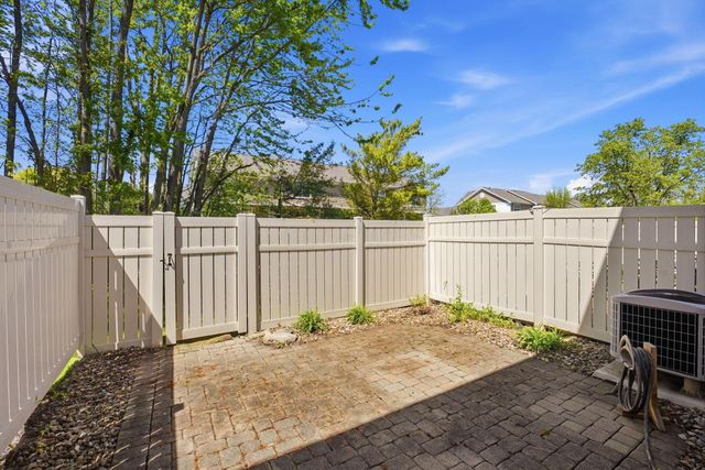 2575 Rustling Oak Boulevard, Hilliard, OH 43026