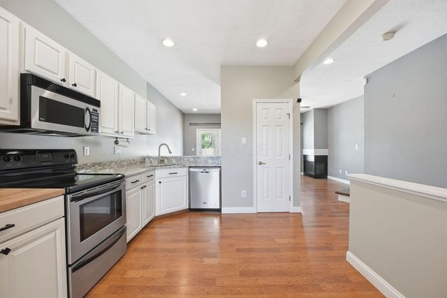 2575 Rustling Oak Boulevard, Hilliard, OH 43026