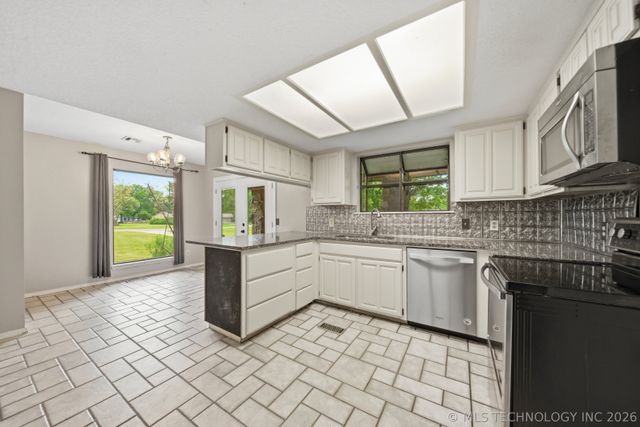 182 Spunky Creek Drive, Catoosa, OK 74015