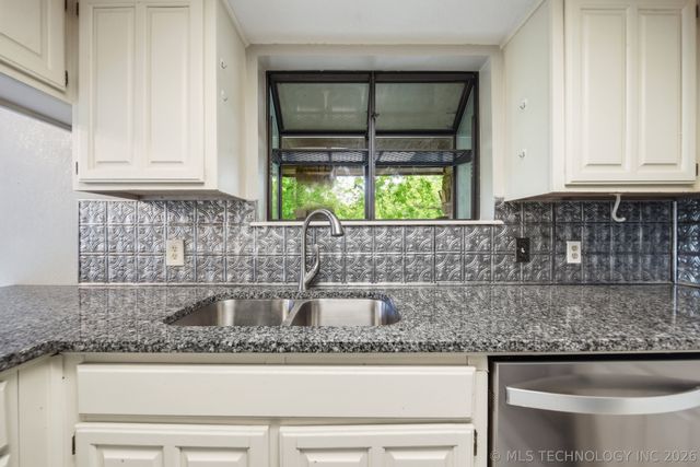 182 Spunky Creek Drive, Catoosa, OK 74015