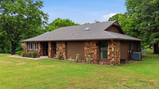 182 Spunky Creek Drive, Catoosa, OK 74015