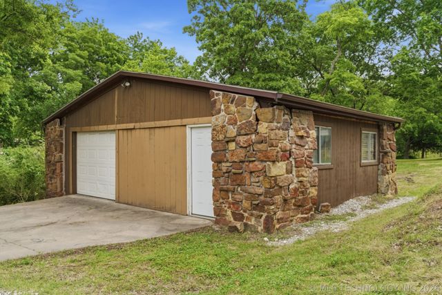 182 Spunky Creek Drive, Catoosa, OK 74015