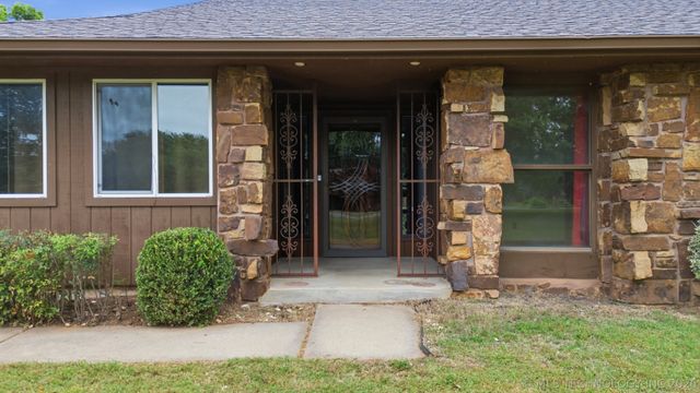 182 Spunky Creek Drive, Catoosa, OK 74015