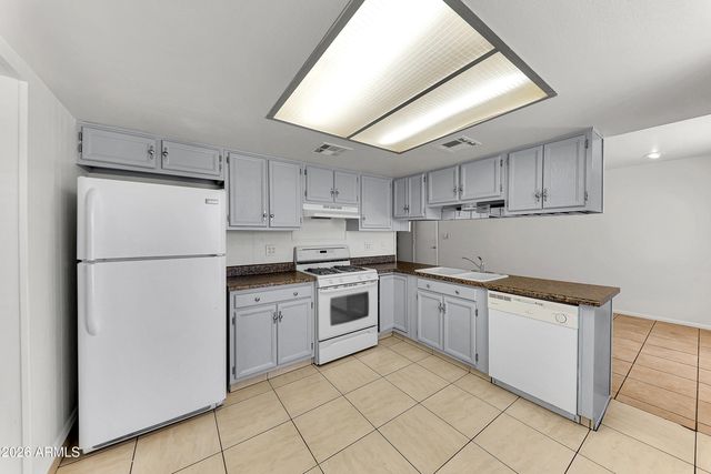 1726 W CHARLESTON Avenue, Phoenix, AZ 85023