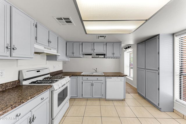 1726 W CHARLESTON Avenue, Phoenix, AZ 85023