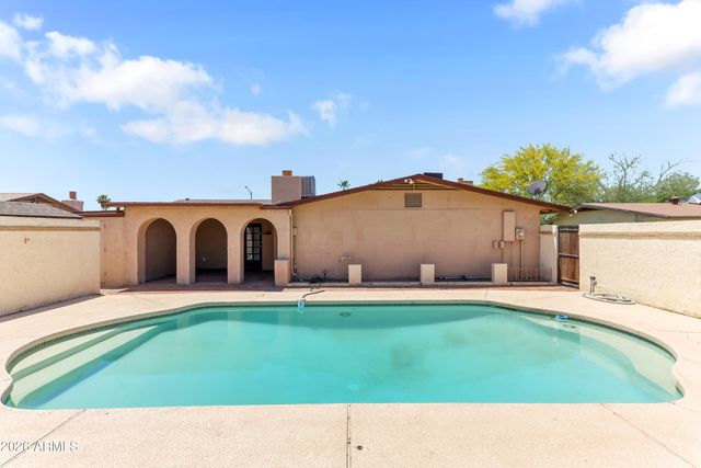 1726 W CHARLESTON Avenue, Phoenix, AZ 85023