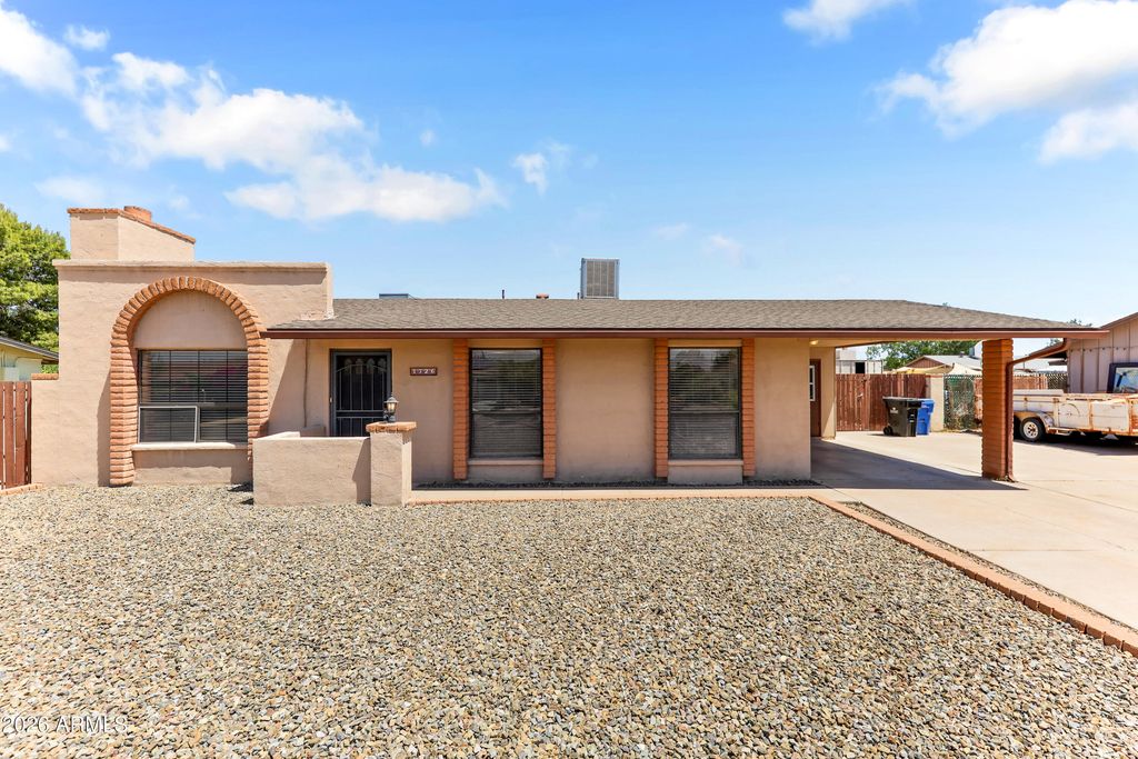 1726 W CHARLESTON Avenue, Phoenix, AZ 85023