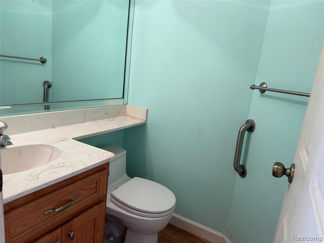 1597 Dover Hill, Walled Lake, MI 48390