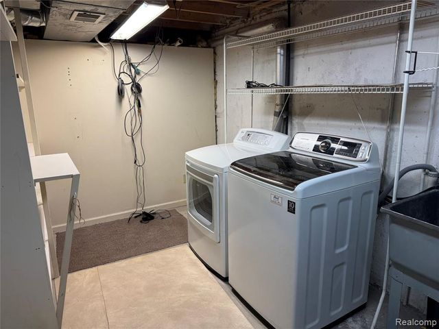 1597 Dover Hill, Walled Lake, MI 48390