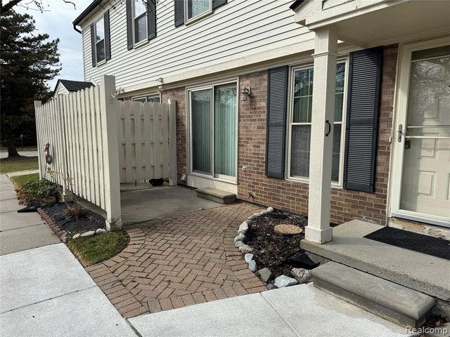 1597 Dover Hill, Walled Lake, MI 48390