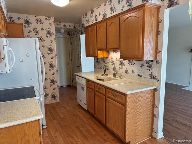 1597 Dover Hill, Walled Lake, MI 48390