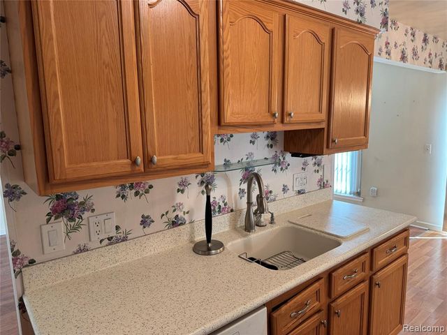 1597 Dover Hill, Walled Lake, MI 48390