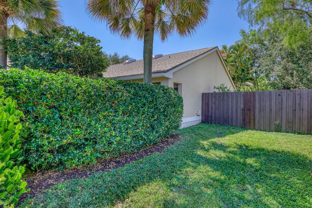 4201 Green Forest Way, Boynton Beach, FL 33436