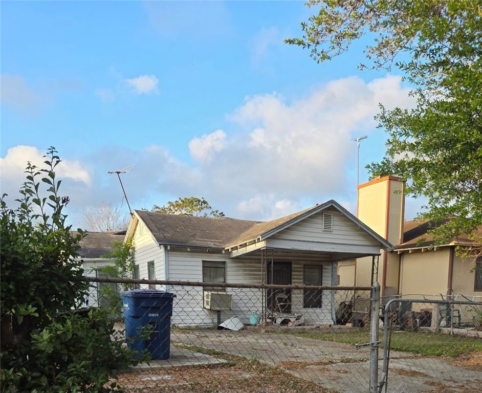 1210 Lolita St, Corpus Christi, TX 78416 — photo 2