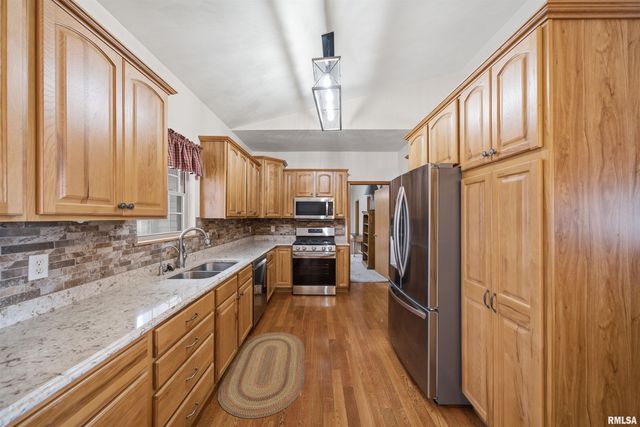 302 COTTONWOOD Circle, East Peoria, IL 61611