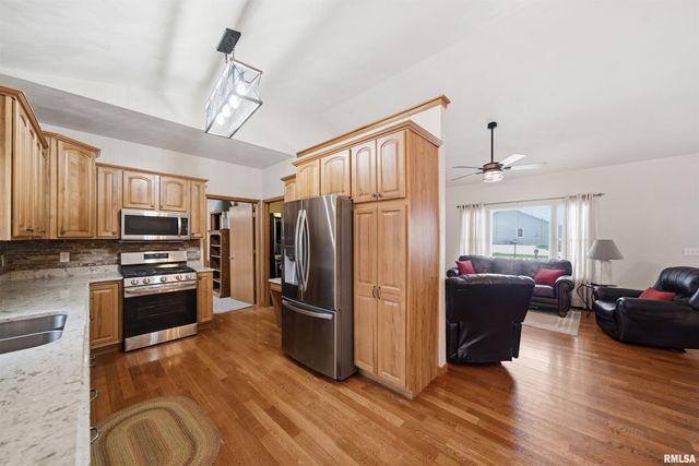 302 COTTONWOOD Circle, East Peoria, IL 61611