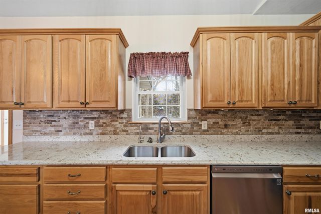 302 COTTONWOOD Circle, East Peoria, IL 61611