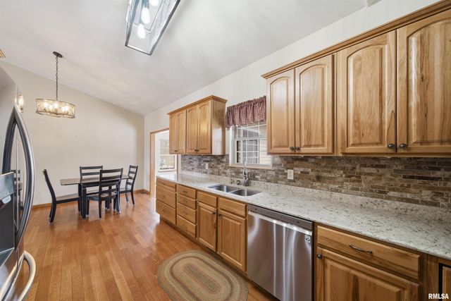 302 COTTONWOOD Circle, East Peoria, IL 61611